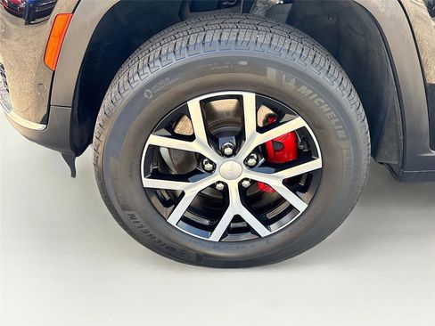 Used 2023 Jeep Grand Cherokee L Limited w/ Luxury Tech Group II RWD image 33
