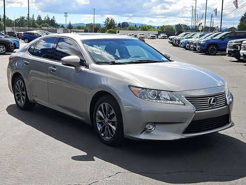 Used 2015 Lexus ES 300h w/ Navigation System Package FWD image 8