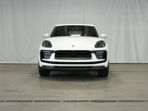 Certified 2025 Porsche Macan AWD/4WD image 10