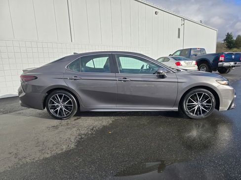 Used 2024 Toyota Camry SE image 2