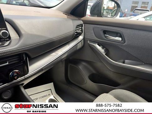 Certified 2022 Nissan Rogue SV image 24