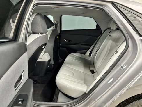 Certified 2025 Hyundai Elantra Limited FWD image 20