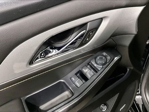 Used 2021 Chevrolet Traverse RS image 37