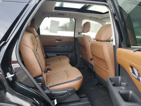 Used 2022 Nissan Pathfinder Platinum w/ Cargo Package image 23