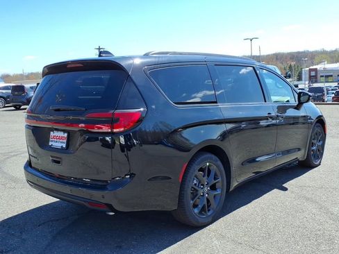 New 2026 Chrysler Pacifica Select image 6