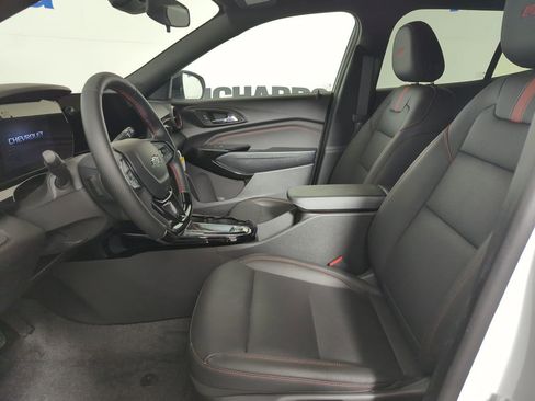 Used 2025 Chevrolet Trax RS w/ Driver Confidence Package image 7