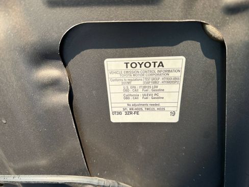 Used 2017 Toyota Corolla LE w/ Carpet Mat Package (TMS) FWD image 35