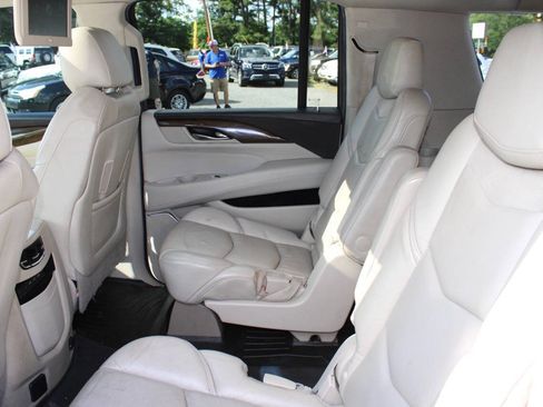 Used 2020 Cadillac Escalade ESV Premium Luxury AWD/4WD image 23