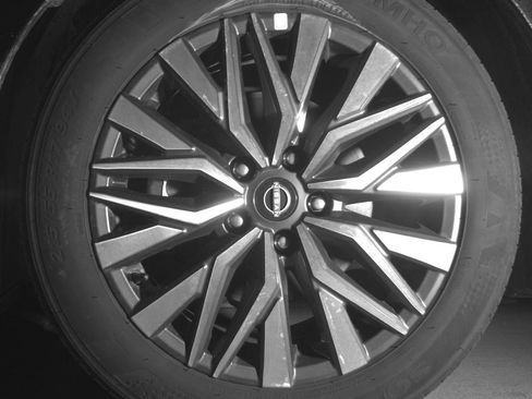 Used 2025 Nissan Altima 2.5 SV FWD image 12