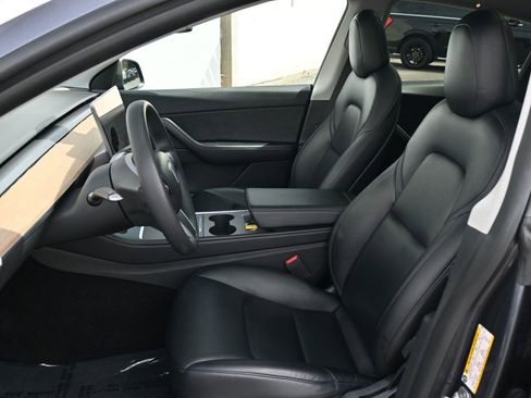 Used 2021 Tesla Model Y Long Range image 12