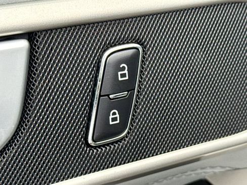 Used 2023 Ford Explorer XLT w/ Equipment Group 202A RWD image 21