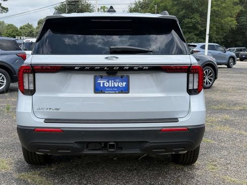 New 2026 Ford Explorer Active RWD image 8