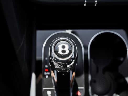 Used 2025 Bentley Bentayga AWD/4WD image 69