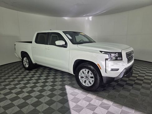Used 2023 Nissan Frontier SV RWD image 2