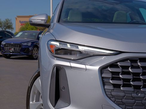 Used 2025 Audi Q5 Premium Plus w/ Premium Plus image 3