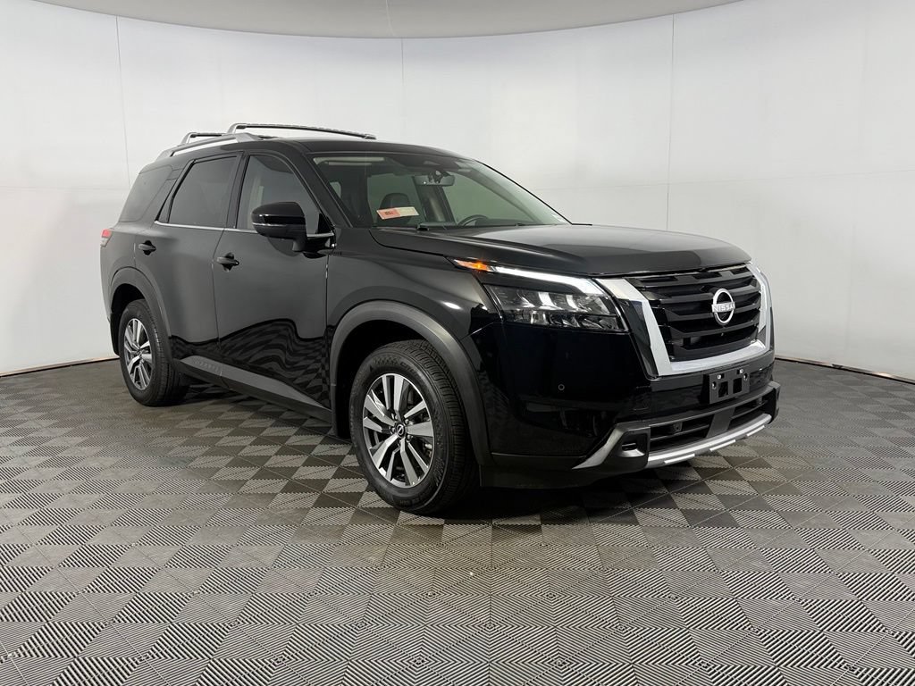 Used 2025 Nissan Pathfinder SL FWD image 5