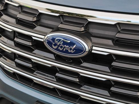 Used 2025 Ford Explorer Active w/ Active Comfort Package image 6