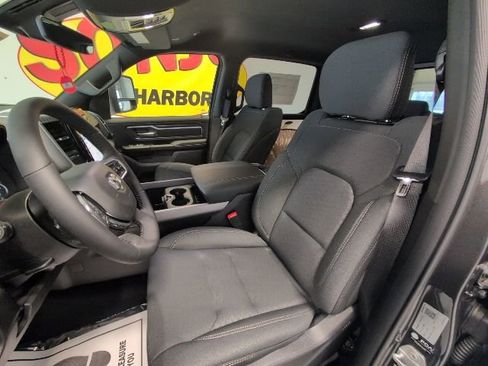 New 2026 RAM 1500 4x4 Crew Cab image 11