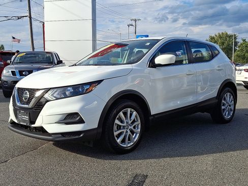 Used 2022 Nissan Rogue Sport S image 3