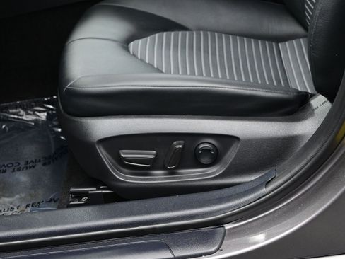 Used 2022 Toyota Camry SE FWD image 11
