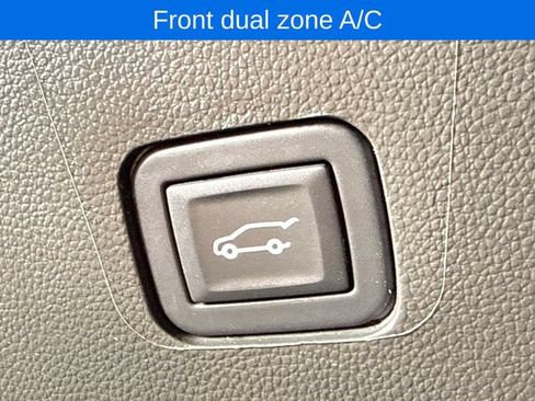 Used 2023 Chevrolet Traverse LT AWD/4WD image 18