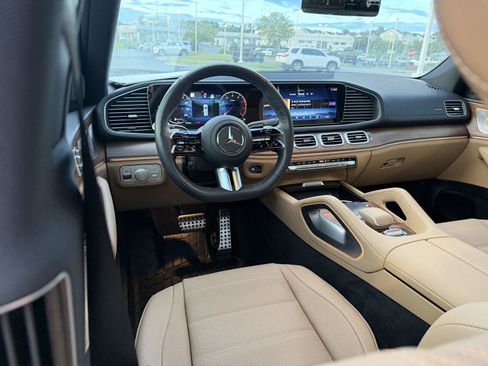 Used 2025 Mercedes-Benz GLS 450 4MATIC image 17