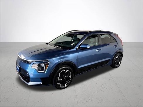 Certified 2023 Kia Niro Wind FWD image 2