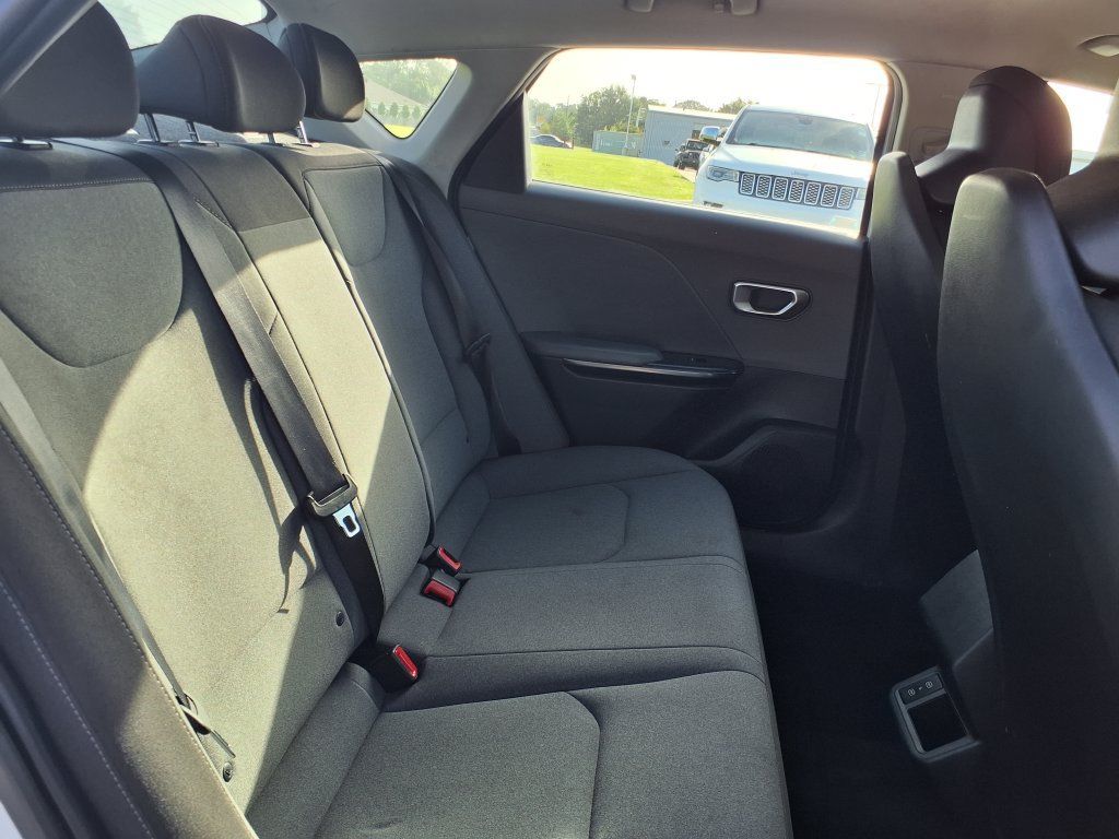 Used 2025 Kia K4 FWD image 16