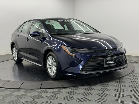 Used 2026 Toyota Corolla LE w/ LE Premium Package FWD image 8