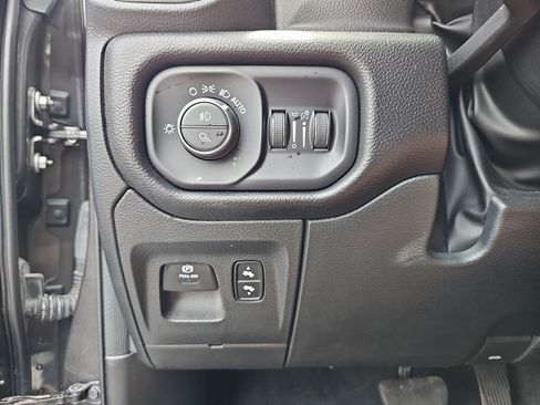 Used 2023 RAM 1500 Laramie RWD image 30