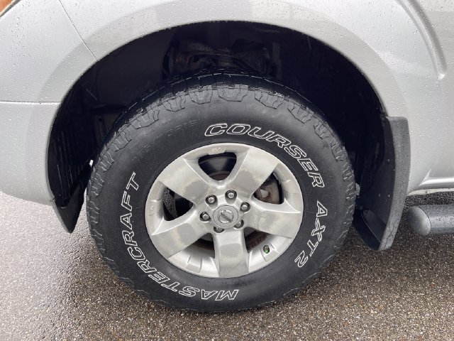 Used 2012 Nissan Frontier SV w/ SV Premium Utility Pkg AWD/4WD image 13