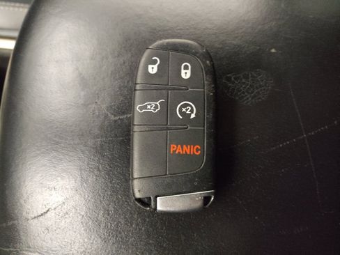 Used 2014 Jeep Grand Cherokee Overland w/ Advanced Technology Group image 32