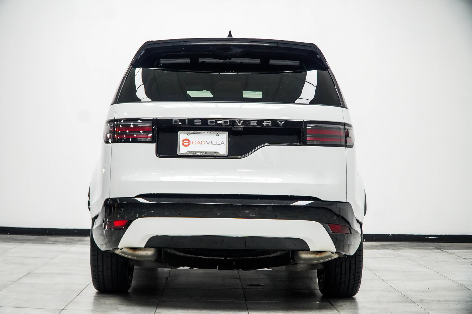 Used 2024 Land Rover Discovery Dynamic SE AWD/4WD image 13