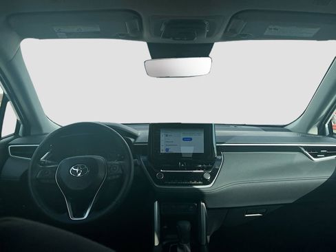 Used 2025 Toyota Corolla Cross LE FWD image 20
