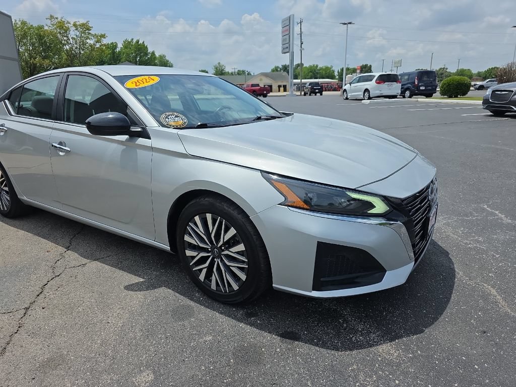 Used 2024 Nissan Altima 2.5 SV FWD image 4