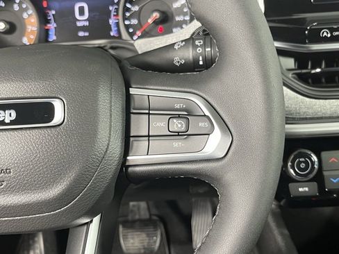 New 2025 Jeep Compass Latitude image 14