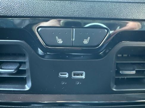 Used 2024 GMC Sierra 1500 AT4 w/ AT4 Preferred Package image 17