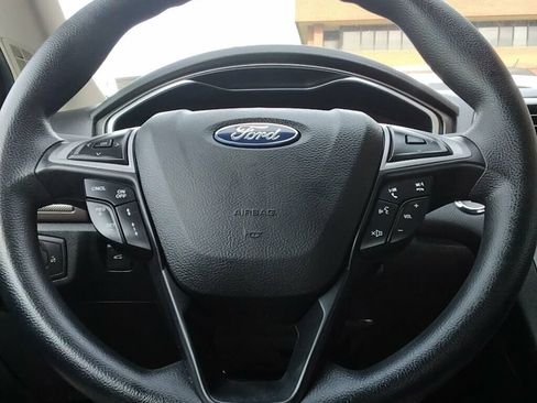 Used 2019 Ford Fusion SE FWD image 13