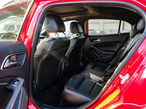 Used 2018 Mercedes-Benz GLA 250 image 38