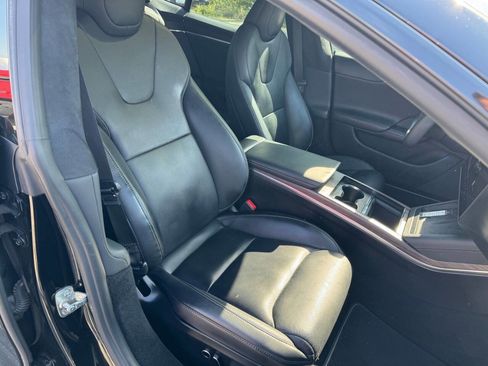 Used 2021 Tesla Model S Plaid image 18