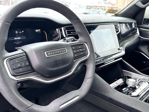 Used 2022 Jeep Wagoneer Series III w/ Premium Group I image 12