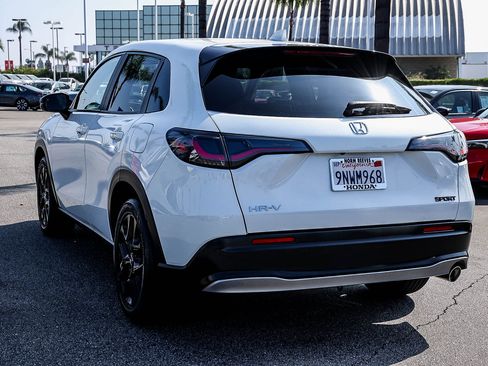 Used 2025 Honda HR-V Sport image 4