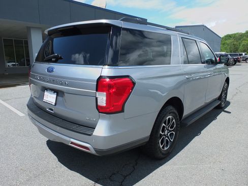Used 2024 Ford Expedition Max XLT AWD/4WD image 3