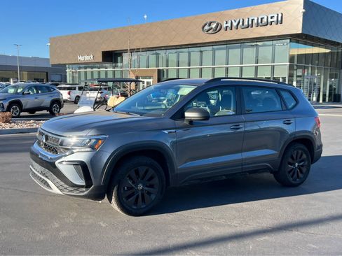 Used 2022 Volkswagen Taos S image 1