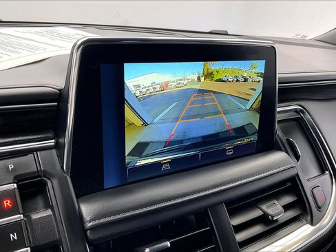 Used 2024 Chevrolet Suburban LT image 23