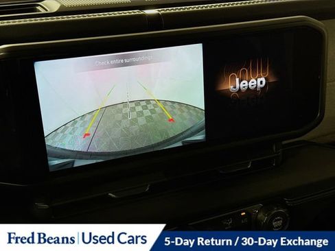 Used 2026 Jeep Wrangler Unlimited Sahara AWD/4WD image 19