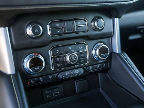 Used 2021 GMC Yukon XL SLT w/ SLT Premium Package image 23