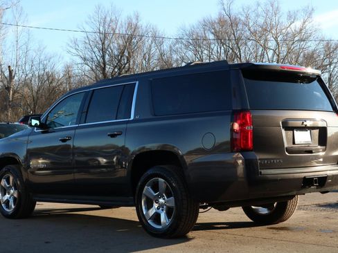Used 2018 Chevrolet Suburban LT w/ Luxury Package image 12