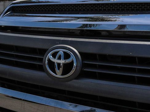 Used 2014 Toyota Tundra SR5 w/ TRD Off Road Package AWD/4WD image 3