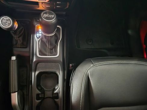 Used 2019 Jeep Wrangler Unlimited Sahara w/ Quick Order Package 24M Moab AWD/4WD image 27
